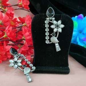 Boucles d'oreilles goutte oxydées de conception Unique de haute qualité bijoux ethniques indiens traditionnels pour les festivals de mariage vêtements décontractés - Product Image 4