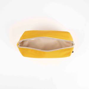 กระเป๋าเครื่องสำอางไนลอนมีซิปสำหรับการเดินทางที่กว้างขวางกระเป๋าแต่งหน้าสไตล์แฟชั่นพร้อมผ้าใบเปล่าสำหรับการพิมพ์หรือการออกแบบที่กำหนดเอง - Product Image 5