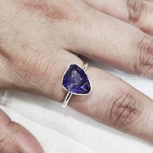แหวนเงินแท้ 925 ประดับพลอยแอมะทิสต์ดิบธรรมชาติ สำหรับผู้หญิง ของขวัญคริสต์มาส แหวนเรียบง่าย ประดับพลอยประจำเดือนกุมภาพันธ์ - Product Image 2