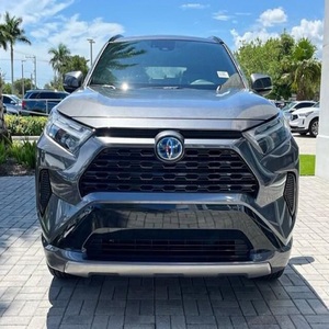 Toyota RAV4 hybride SE 2022 avec sièges en cuir, toit ouvrant panoramique, transmission automatique, phares à LED - Product Image 1