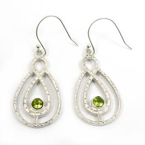 Vente en gros de fournitures de bijoux Boucles d'oreilles en argent sterling 925 avec péridot vert naturel et pierres précieuses Fabricant de bijoux au design unique - Product Image 1