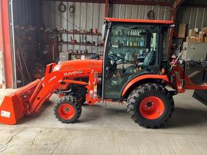 Tractor agrícola Kubota M7060 4WD usado y nuevo, modelo LA1154, para agricultura, 5400 kg de peso, 0-1000 horas de trabajo, en venta. - Product Image 3