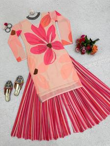 เสื้อปาร์ตี้ดีไซน์เนอร์ผ้าจอร์เจียเทียมสีชมพูเข้มพิมพ์ลายดิจิตอลสวยงามเสื้อทำงานด้วยมือแขนยาวเต็มตัวพร้อมพาลาซโซ - Product Image 4