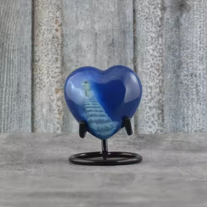 Urnes funéraires en forme de petit cœur les plus vendues avec support, urnes funéraires en forme de cœur en laiton gravées pour les cendres de bébé, urnes commémoratives de haute qualité - Product Image 2