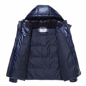 Blouson matelassé pour homme au style audacieux, offrant chaleur, confort et un design moderne et tendance pour les activités de plein air par temps froid et un usage décontracté - Product Image 2