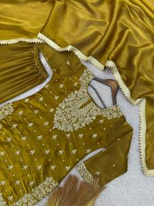 Ensemble Salwar Kameez semi-couture en soie Georgette artisanale très demandé, broderie riche pour tenue de soirée - Élégant, traditionnel et moderne - Product Image 5