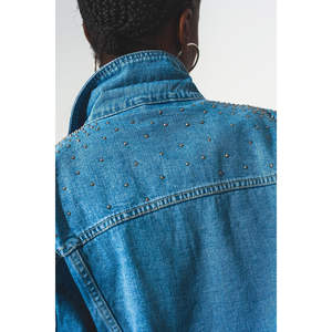Chaqueta y Abrigo Vaquero Azul con Tachuelas para Mujer, Diseño Elegante para Mujeres Amantes de la Moda - Product Image 4