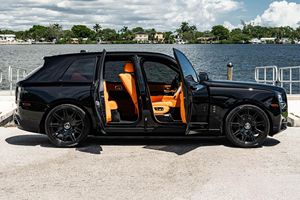 Rolls-Royce Cullinan Turbo 2024, Sedán Automático con Techo Corredizo, Faros Delanteros, Cámara Trasera de 360°, Asientos Eléctricos - Product Image 5