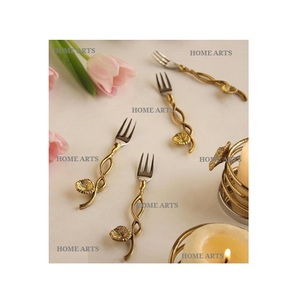 Ensemble de fourchettes en laiton de conception standard, qualité supérieure, taille moyenne, ensemble de couverts du fabricant Home Arts - Product Image 1