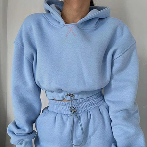 Conjunto de pantalones de chándal y sudaderas con capucha de algodón y forro polar de alta calidad OEM Conjunto de dos piezas con Sudadera con capucha recortada para exteriores Ropa de calle para mujer - Product Image 2