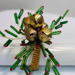 Rond de serviette élégant en perles dorées avec motif floral Marque privée OEM pour mariages et fêtes Décoration de table en métal - Product Image 3