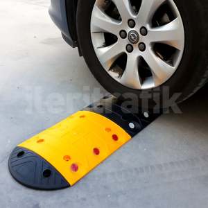Juego de Reductores de Velocidad Ovalados de Plástico con Tapa de 4 Metros para Aplicación en Carreteras - Product Image 5