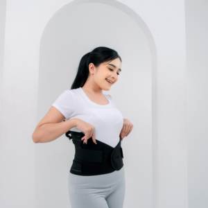 Corset post-partum en polyester de qualité supérieure, réglable, élastique, respirant et lavable, offrant un soutien confortable et aident à resserrer la silhouette. - Product Image 3