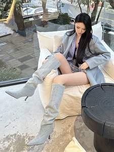 Vente en gros en vrac Western Cuissardes <span class=keywords><strong>Bottes</strong></span> Femmes Bout Pointu Crayon Talon Oxford Tissu Western <span class=keywords><strong>Bottes</strong></span> Cowboy <span class=keywords><strong>Bottes</strong></span> pour Femmes Chaussures - Product Image 3