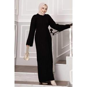 ชุดลำลองสีดำกับผมถักรายละเอียด - Product Image 1