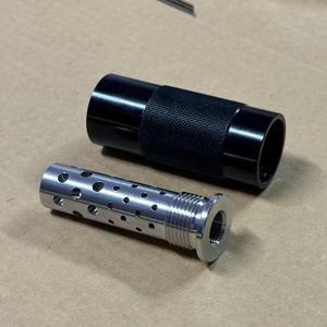 Services d'usinage CNC de haute précision - Pièces métalliques tournées et fraisées en acier au carbone avec traitement de surface à l'oxyde noir pour l'usinage - Product Image 1