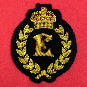 Hecho a mano oro lingote alambre bordado alfabeto Crest Blazer insignia polos chaqueta parches en tela de sarga forma sombreros tela - Product Image 5