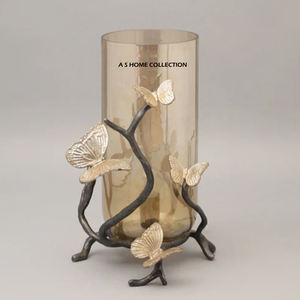 Jarrón de Metal Decorativo de Lujo con Diseño de Mariposa Estilo Costero de Excelente Calidad para Bodas y Sala de Estar - Product Image 1