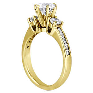 Bague de fiançailles en or jaune 18 carats avec trois diamants et pierres latérales 0,45 carat - Product Image 2