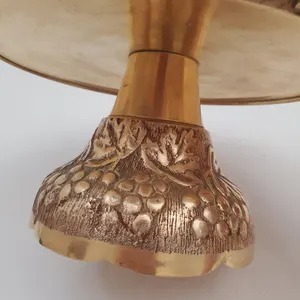 Elegante Soporte para Pastel de Metal Dorado con Diseño de Uvas Grabado para Ocasiones Especiales, Bodas y Exhibición de Buffet, de la India - Product Image 5
