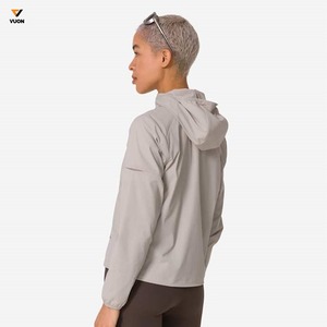 Veste coupe-vent broderie personnalisée vente en gros vestes noires mode grande taille pour femmes vestes d'extérieur avec logo imprimé personnalisé - Product Image 4