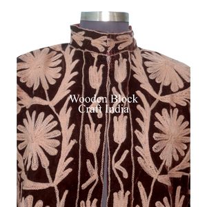 Chaqueta Corta de Invierno de Algodón y Terciopelo con Bordado Suzani Hecho a Mano para Mujer, Talla Única de Moda con Decoración de Botones para Otoño - Product Image 3