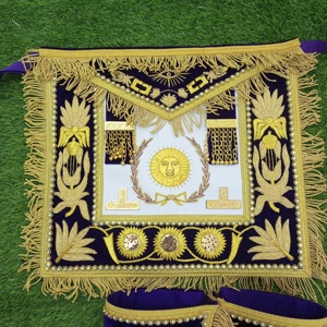 Conjunto de insignias masónicas de alta calidad, hecho a mano, con delantal, collar y accesorios con detalles bordados en oro. - Product Image 6