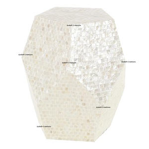 Mesita de noche geométrica con incrustaciones de nácar, mesita de noche de mosaico de perlas blancas hechas a mano para decoración de dormitorio y sala de estar de lujo - Product Image 1