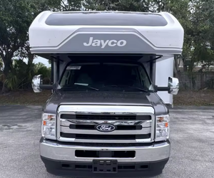 Autocaravanas GRAND DESIGN LINEAGE SERIES M 25FW Usadas 2023 2022, Interiores Espaciosos para Campamentos Familiares y Viajes por Carretera, 4-6 Pasajeros - Product Image 3