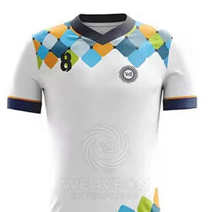 Ensemble de maillots et shorts de football pour hommes sur mesure de haute qualité, couleurs personnalisées, respirant, impression par transfert thermique, découpe automatisée - Product Image 4