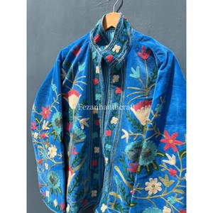 Veste courte en tissu brodé Suzani Veste unisexe d'hiver faite à la main avec doublure intérieure en coton Style hippies - Product Image 4