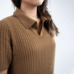 Polo de punto de cable personalizado, ropa elegante para mujer, marca Amriss, Proveedor de Ropa de exportación de moda ajustada de algodón de Bangladesh OEM - Product Image 4