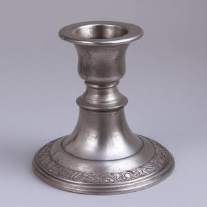 Portavelas de Navidad de hierro antiguo hecho con acabado rústico que crea un encanto navideño clásico y decoraciones espirituales - Product Image 4