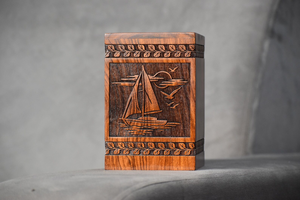Urna de cremación de madera hecha a mano, diseño de velero grabado y hojas, urnas de cremación para cenizas de adultos con opción de diseño personalizado - Product Image 5