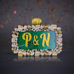 Pochette en résine bohème de luxe pour mariage indien/Nikkah cadeau de mariée Zardozi perle carré bandoulière bouton chaîne pour voyage - Product Image 1