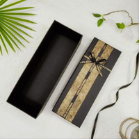 Boîte cadeau rectangulaire longue de luxe noire personnalisée en papier d'art avec revêtement UV, bande en feuille d'or gaufrée et ruban de satin pour la Saint-Valentin et les anniversaires