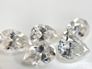 มอสซาไนต์ทรงลูกแพร์สีขาว E-f ขนาด 6x8 มม. คุณภาพ VS - มอสซาไนต์สีขาว E-f แบบเม็ดเดี่ยว - Product Image 5