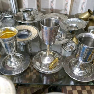 Juego de Copas Kiddush Tradicionales de Plata y Latón de Doble Pared, Ecológicas, de Lujo, Esmaltadas, para Vino Judío, con Platillo a Juego, Personalizadas - Product Image 1