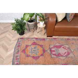 Alfombra Vintage de 2.7x8.1 pies, Alfombra Turca, Alfombra de Lana con Degradado Naranja y Rosa - Product Image 1