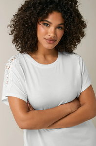 Camiseta de talla grande de estilo informal de hombro de ganchillo blanco de punto de algodón transpirable para mujer de primera calidad ropa OEM ODM Bangladesh - Product Image 5