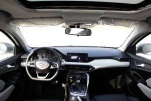 Superbe Performance – Voiture d'occasion Kaiyi E5 Limited Modèle 2024 Berline 1.5 Blanche Intérieur Noir & Gris – Prête à être expédiée dans le monde entier - Product Image 2