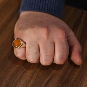 Anillo Redondo de Plata de Ley 925 para Hombre con Incrustaciones de Ámbar Sintético y Turquesa, Engaste en Bisel, 9.6g de Peso, para Uso Diario - Product Image 1