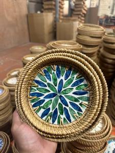 Plateau en rotin artisanal en fibre naturelle avec décor en nacre pour table à manger, Vietnam - Product Image 6