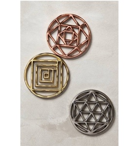 Ensemble de sous-verres géométriques en métal à la vente, en or rose, or et argent, ensemble de sous-verres artistiques uniques, décoration de table - Product Image 1