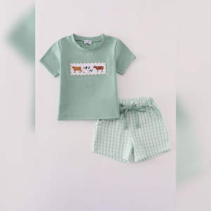 ชุดเสื้อผ้าเด็กผู้ชายขาสั้นเย็บลายวัวสีเขียวสวมใส่สบายดีไซน์รูปวัวน่ารักผ้าสแปนเด็กซ์/ ผ้าฝ้ายอัจฉริยะสำหรับฤดูร้อน - Product Image 1