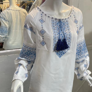 Top túnica bordado rumano Vintage de manga larga con cuello redondo bordado - Product Image 1