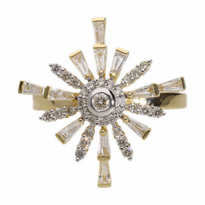 Bague Starburst en or jaune 14 carats avec diamant naturel et baguette effilée et diamants ronds dans un design Sunburst à lunette rayonnante - Product Image 3