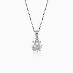 Colgante artístico hecho a mano de Ganpati en plata con acabado plateado, cadena de caja duradera, joyería para mujer para ocasiones festivas. - Product Image 2