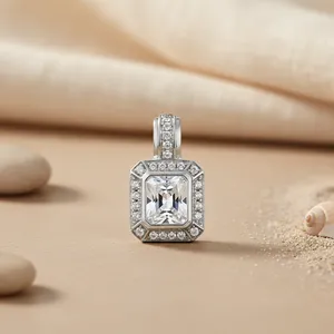 Pendentif Solitaire Géométrique Tendance en Argent 925 Plaqué Rhodium avec Zircon Taille Asscher pour Femme, Bijou de Mariage Certifié par un tiers - Product Image 1