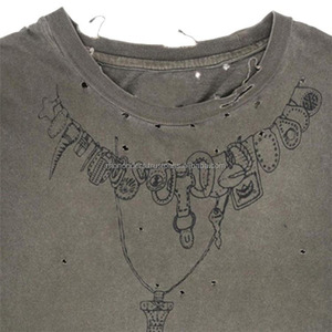T-shirt en coton imprimé vintage délavé, déchiré, à trous, grande taille, épaules tombantes irrégulières, style streetwear - Product Image 2